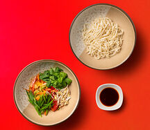 Вок с курицей, лапшой удон и соусом терияки