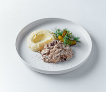 Бефстроганов из телятины с картофельным пюре