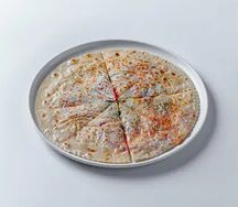 Пичча нон с сыром, томатами и ароматной кинзой