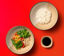 Вок с курицей, рисом и устричным соусом