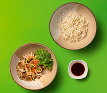 Вок с морепродуктами, лапшой удон и соусом терияки