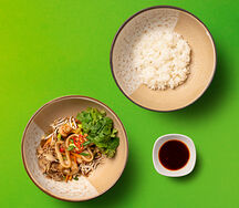 Вок с морепродуктами, рисом и соусом терияки