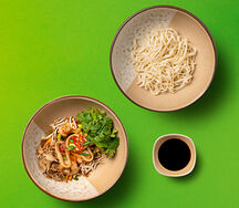 Вок с морепродуктами, удон и устричным соусом