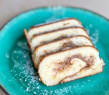 Бисквитный рулет с яблоками