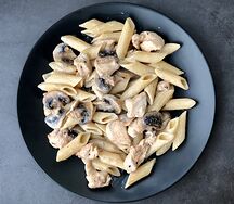 Макароны с курицей и грибами