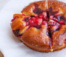 Пай с черной и красной смородиной