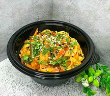 Лапша пшеничная вок с курицей и соусом сладкий чили