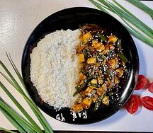 Сегояки Рис со свининой в соусе терияки