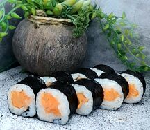 Мини-ролл с лососем