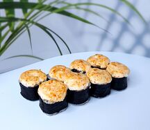 Запеченный мини-ролл с лососем