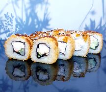 Ролл Хот темпура со снежным крабом