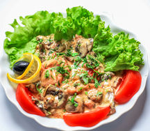 Горячий салат из морепродуктов