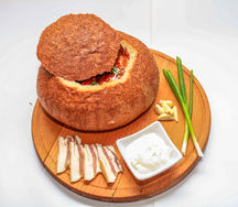 Борщ с салом в булке