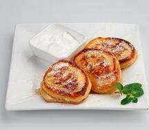 Оладьи со сметаной и медом