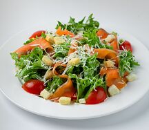 Салат Цезарь с семгой