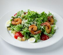 Салат Цезарь с креветками