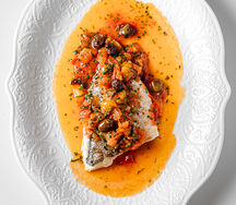 Филе дорадо с томатным соусом