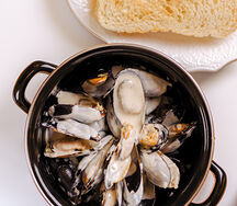 Мидии в соусе морне