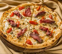 Пицца с ростбифом и халапеньо