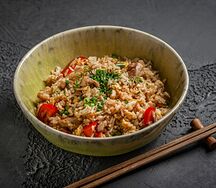 Вьетнамский рис с курицей и овощами
