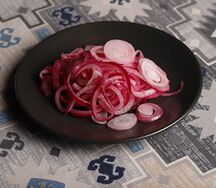 Лук маринованный