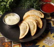 Чебуречки с креветкой и соусом тартар