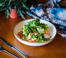 Салат с креветкой и личи