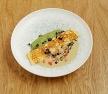 Омлет с розовыми томатами