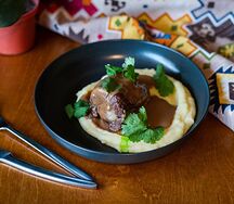 Бычий хвост с картофельным пюре