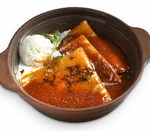 Блины с карамельным соусом