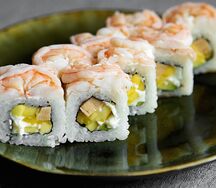 Манго шримп-ролл