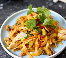 Удон с морепродуктами в соусе том ям