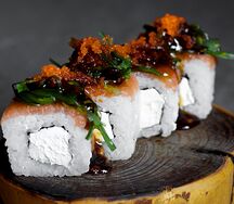 Вакаме икура ролл