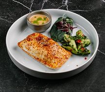 Мини-пирог с томлеными щечками и сливочным демигласом