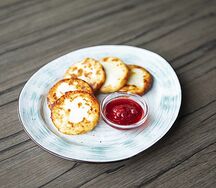 Сырники с ягодным соусом