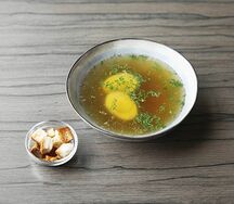 Куриный бульон с яйцом