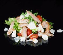 Салат Цезарь с курицей