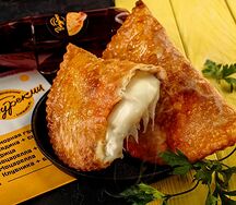 Чебурек с моцареллой