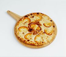 Хачапури по-царски с копченым сулугуни