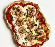 Пицца с тунцом 