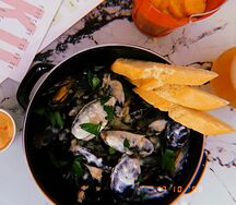 Мидии в сливочно-чесночном соусе