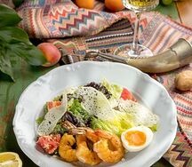 Цезарь с тигровыми креветками