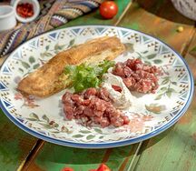 Тартар из говядины с муссом