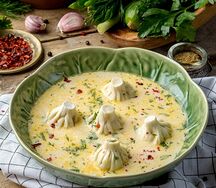 Куриный бульон с квари хинкали