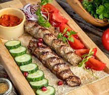 Кебаб из телятины и курицы с сулугуни
