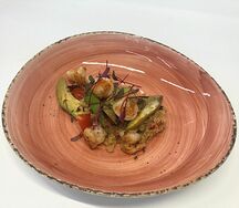 Фитнес-киноа с авокадо и креветками