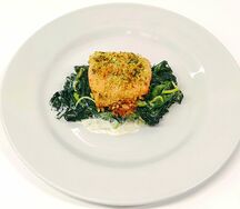 Лосось со шпинатом