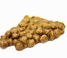 Темный шоколад с орехами