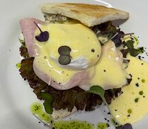 Бенедикт с ветчиной