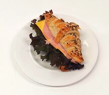 Круассан с ветчиной и сыром